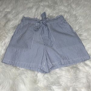 Crown & Ivy Seersuckle Belted Shorts size 10